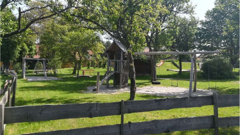 Gasthof Neumüller Maria Schnee - Kinderspielplatz, © Wiener Alpen