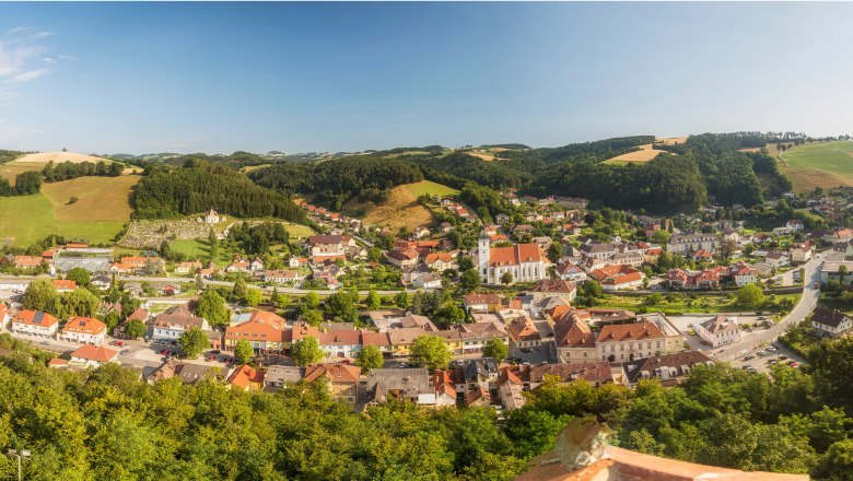 Blick vom Feuerturm auf Kirchschlag, © Wiener Alpen, Franz Zwickl