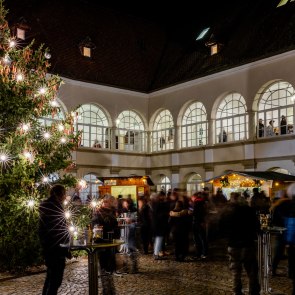 Christbaum Schloss Katzelsdorf, © Wiener Alpen, Christian Kremsl