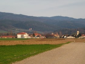 Lanzenkirchen vor dem Hintergrund des Rosaliengebirges, © ©Wolfgang Glock