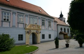 Pfarrhof Pitten, Fassade und Eingang, © Thermengemeinden