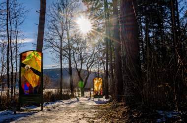 Winterwandern am Gläsernen Kreuzweg, © Wiener Alpen, Florian Luckerbauer