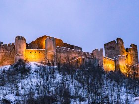 Nächtliche Burgruine Kirchschlag, © Wiener Alpen in Niederösterreich - Bad Schönau