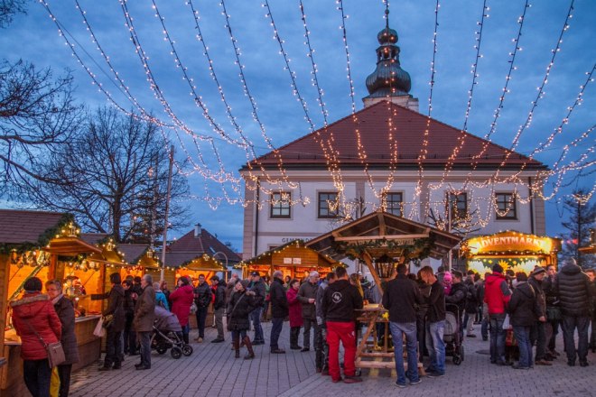 Hauptplatz vor dem Gemeindehaus, © ©Unterstützungsverein