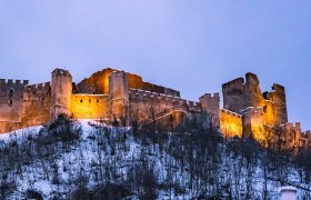 Nächtliche Burgruine Kirchschlag, © Wiener Alpen in Niederösterreich - Bad Schönau